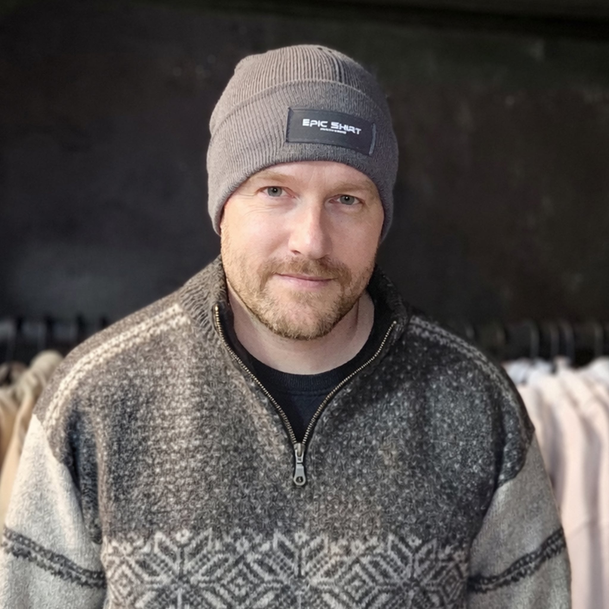 Beanie vinterlue - Epic Shirt (mørk grå)