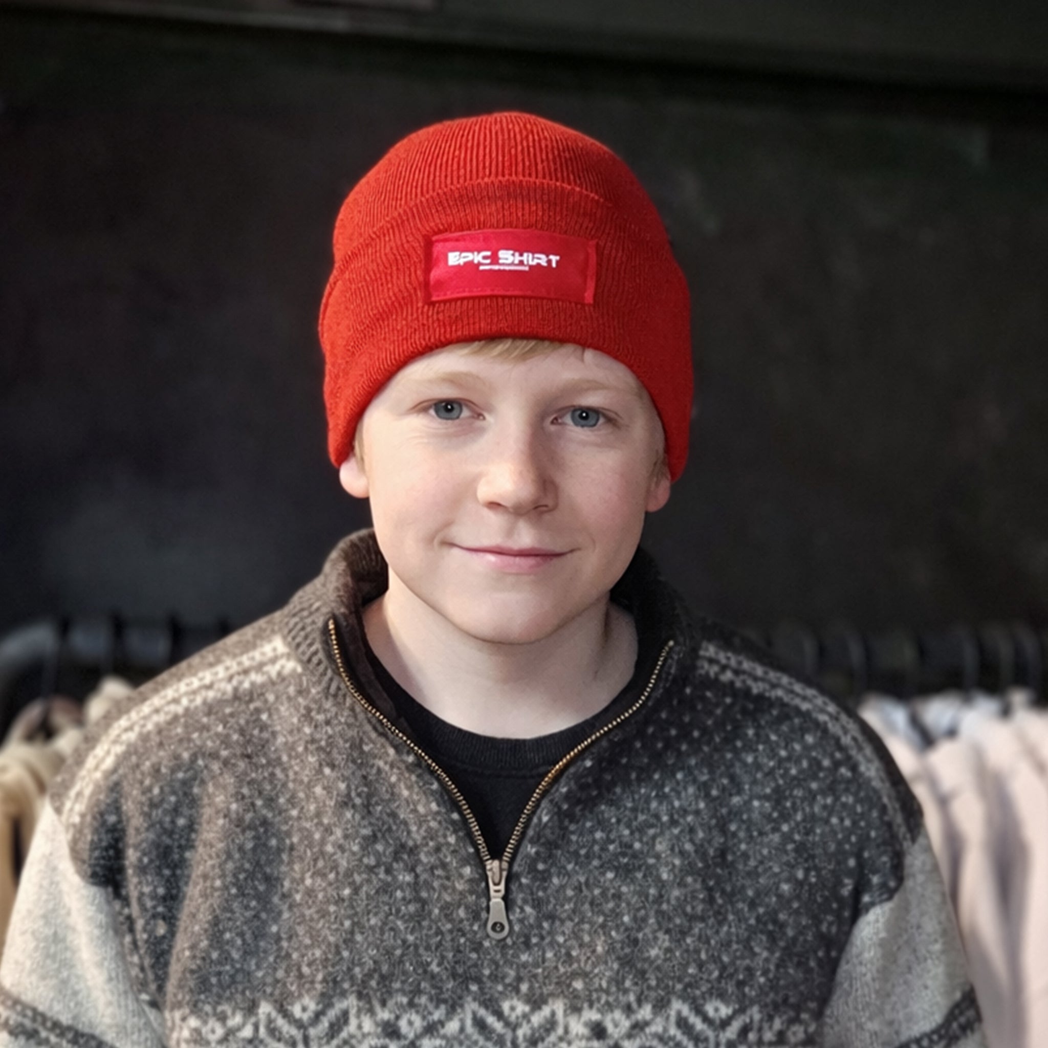 Beanie vinterlue - Epic Shirt (rød)